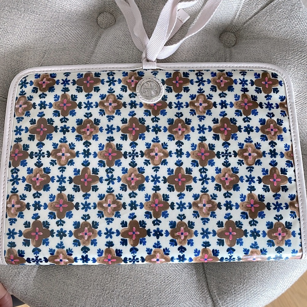 Brand New Tory Burch travel Cosmetic case
